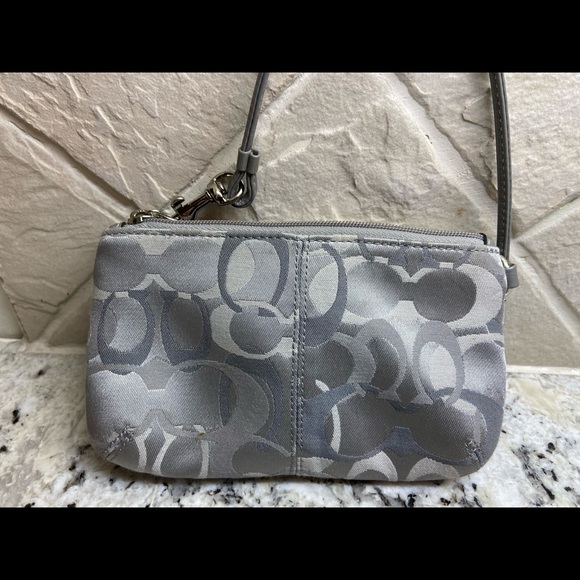 Coach large C logo small wristlet, grey - Picture 3 of 3